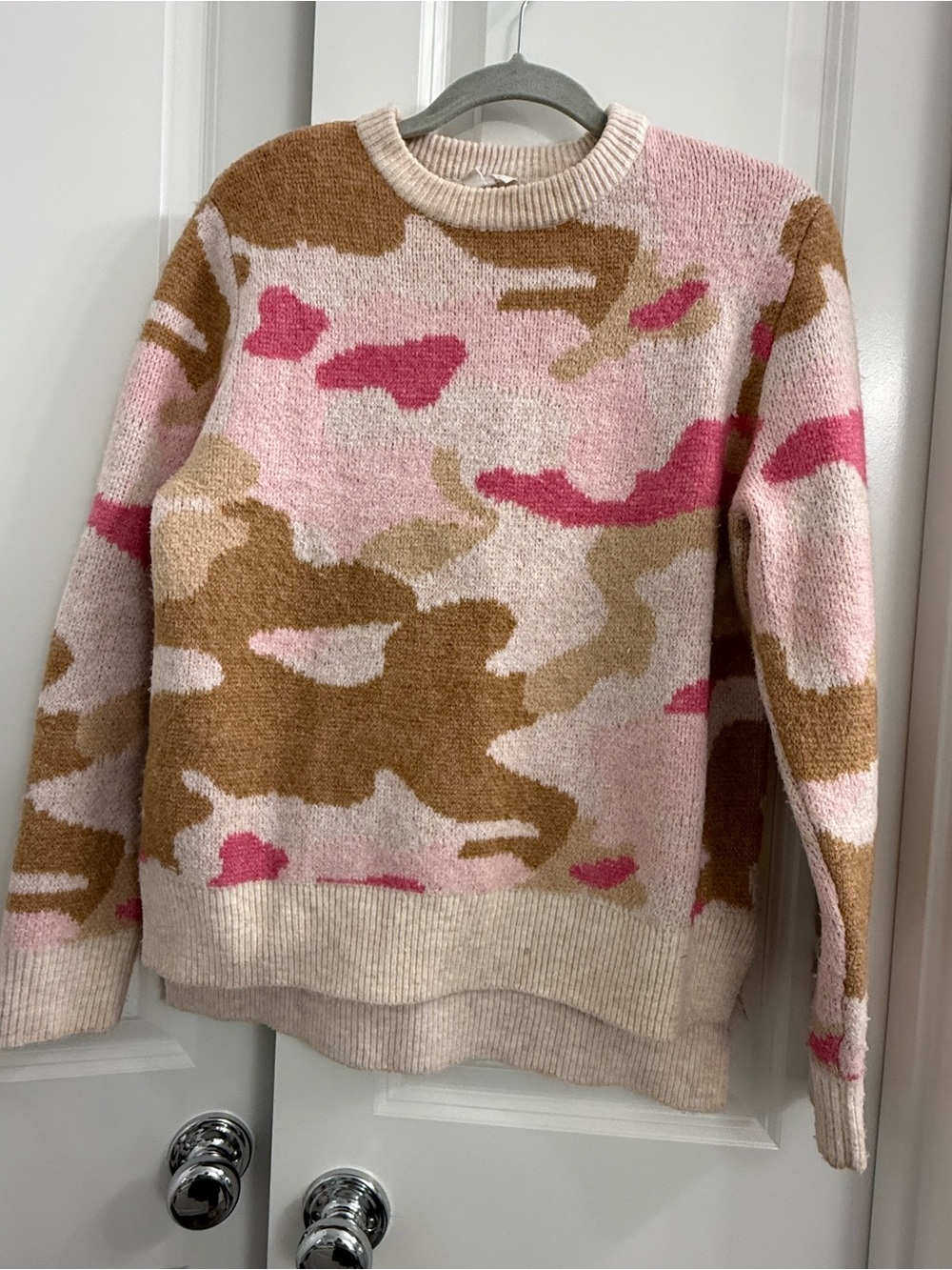 THML Pink Camo Crewneck Pullover Sweater Soft Knit Comfy Cozy Essentials